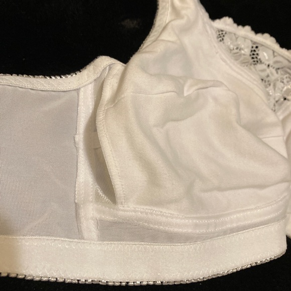 Almost U Wireless Camisole Bra Style 1200 40B 42B - Picture 8 of 12